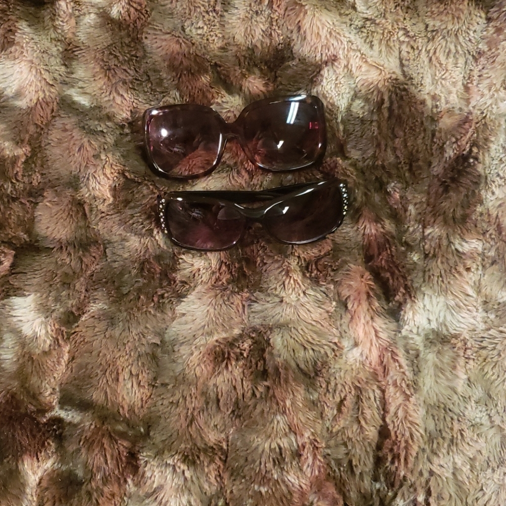 2 pairs of sunglasses